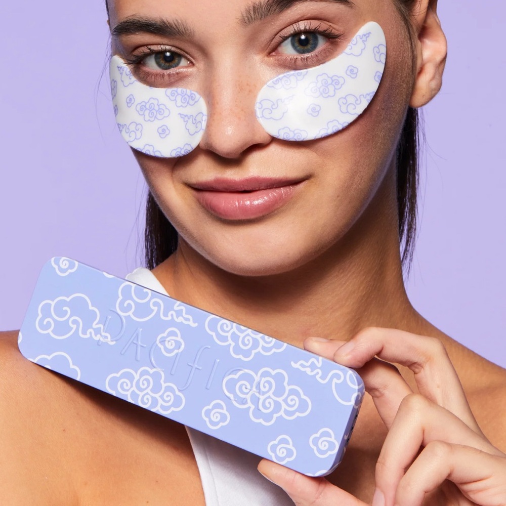 Pacifica Reusable Undereye Mask set with a cloud pattern in closed tin. - Picture 5 of 5